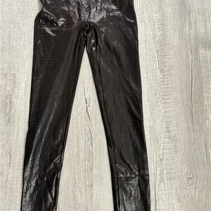 Spanx faux alligator skin leggings M